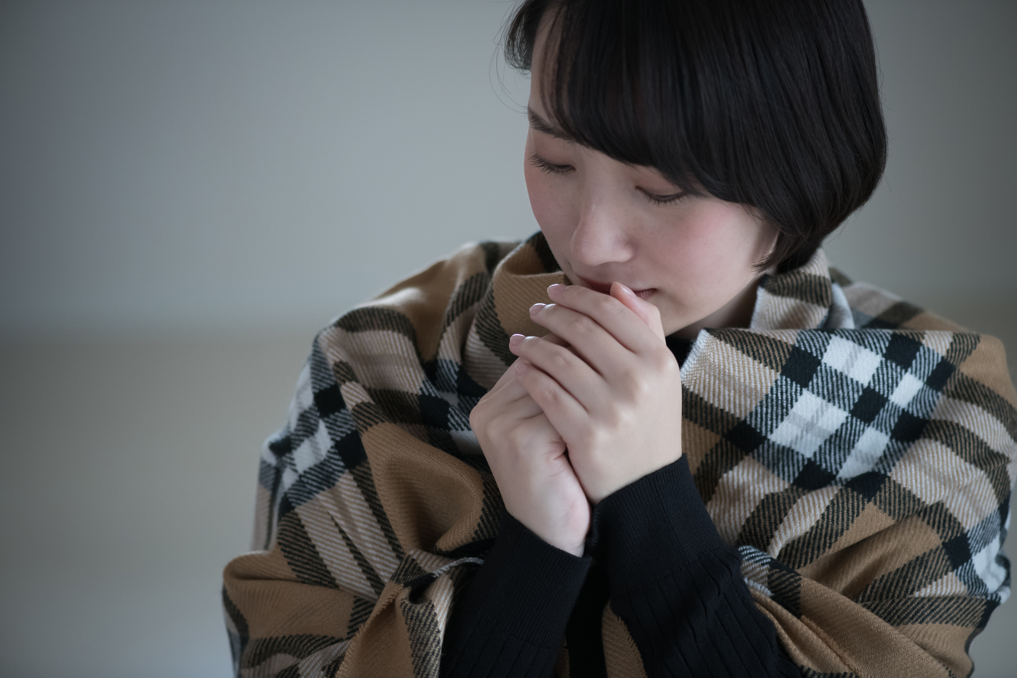 末端冷え性の若い日本人女性